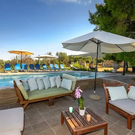Cozy And Chic Little House With Pool Ivinj-1 Vodice