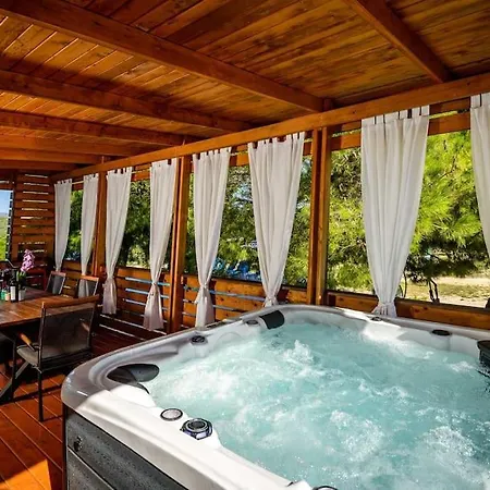 Cozy And Chic Little House With Pool Ivinj-1 Vodice * Tisno