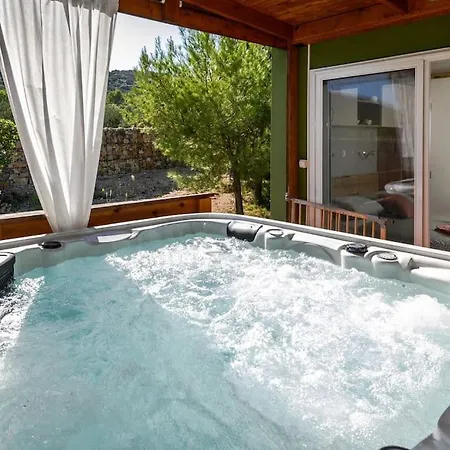 Cozy And Chic Little House With Pool Ivinj-1 Vodice Vikendica *