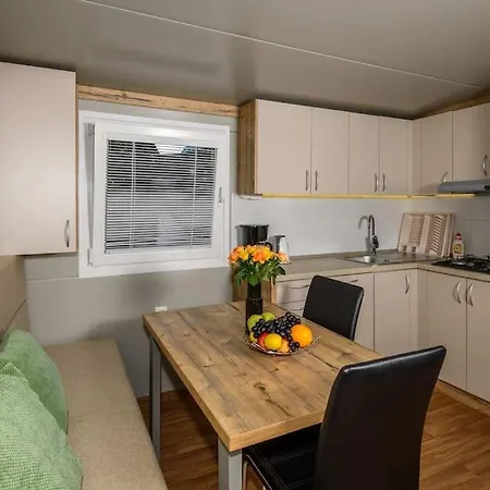 Cozy And Chic Little House With Pool Ivinj-1 Vodice